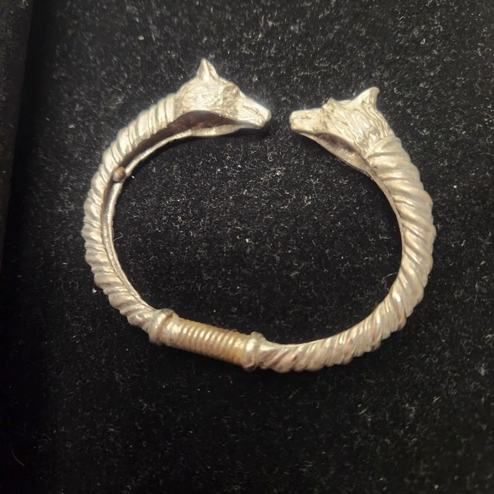 Double Wolf Head Spring Gladiator‎ Silver tone Bangle